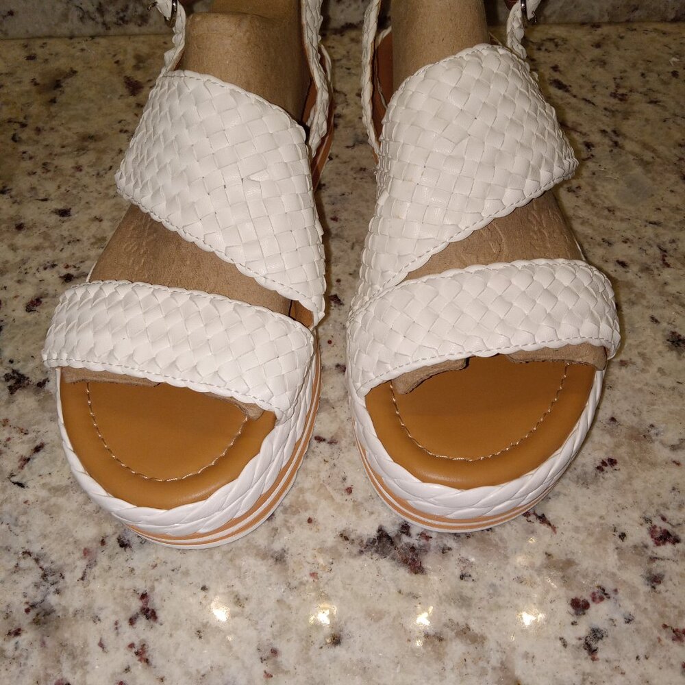 White Woven Double Band Platform Sandals 9.5 GC Shoes Gallant" NWOT